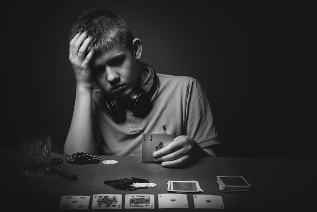 Teen Playing Cards Gambling  - leemurry01 / Pixabay